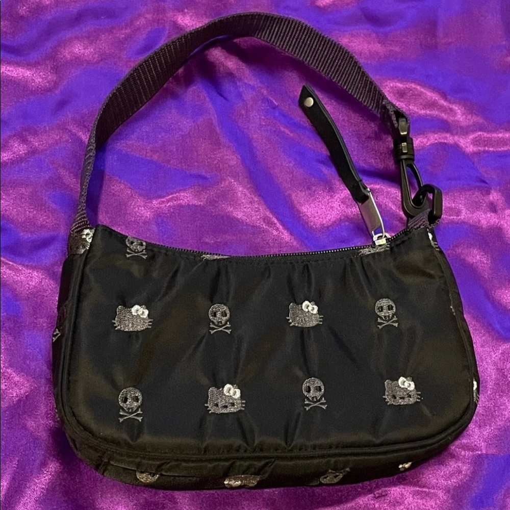 ISO momoberry hello kitty purse